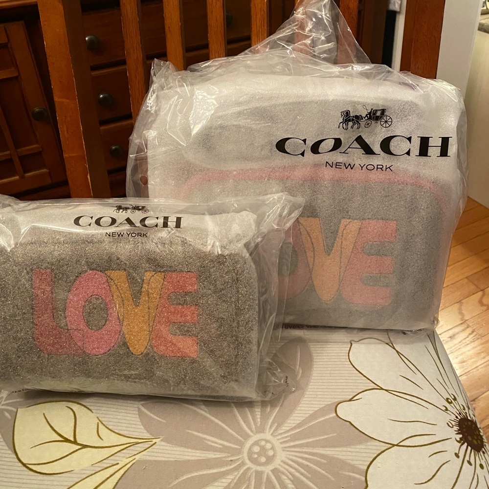 ❤️NWT❤️ Coach Love cosmetic case